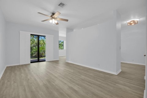 Townhouse in Stuart, Florida 3 bedrooms, 188.68 sq.m. № 2175419 - photo 5