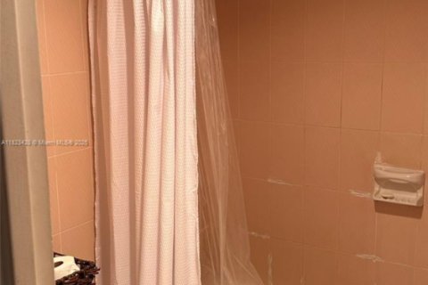 Condominio en venta en Sunny Isles Beach, Florida, 1 dormitorio, 92.07 m2 № 1961942 - foto 18