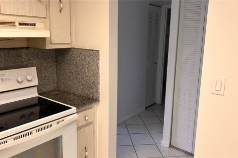 Condominio en venta en Sunny Isles Beach, Florida, 1 dormitorio, 92.07 m2 № 1961942 - foto 11