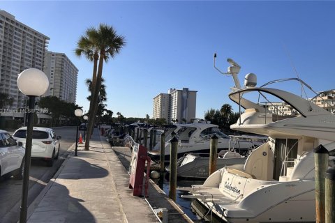 Condominio en venta en Sunny Isles Beach, Florida, 1 dormitorio, 92.07 m2 № 1961942 - foto 7