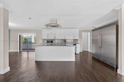 Condo in Miami, Florida, 5 bedrooms № 2193739