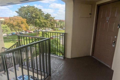 Condo in Pembroke Pines, Florida, 2 bedrooms  № 1705316 - photo 2