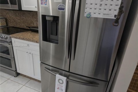 Condo in Pembroke Pines, Florida, 2 bedrooms  № 1705316 - photo 10