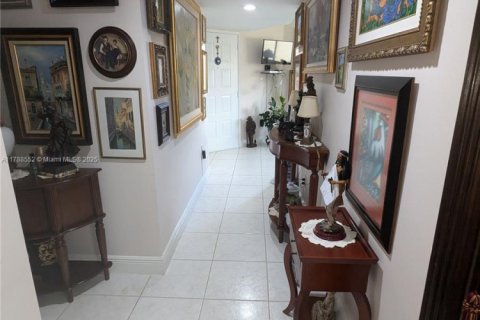 Condo in Pembroke Pines, Florida, 2 bedrooms  № 1705316 - photo 12