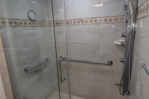 Condo in Pembroke Pines, Florida, 2 bedrooms  № 1705316 - photo 26
