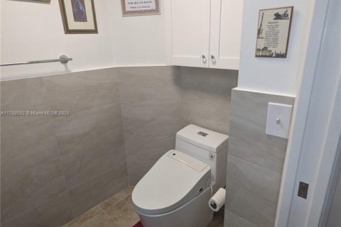 Condo in Pembroke Pines, Florida, 2 bedrooms  № 1705316 - photo 25