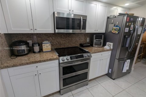 Condo in Pembroke Pines, Florida, 2 bedrooms  № 1705316 - photo 8