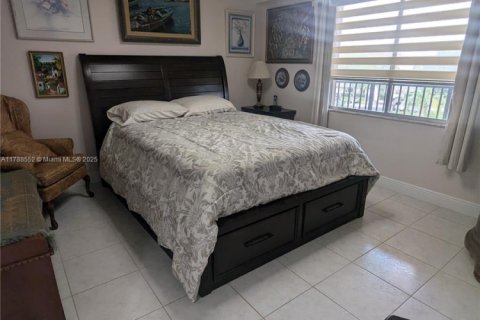 Condo in Pembroke Pines, Florida, 2 bedrooms  № 1705316 - photo 18