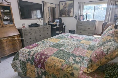 Condo in Pembroke Pines, Florida, 2 bedrooms  № 1705316 - photo 21