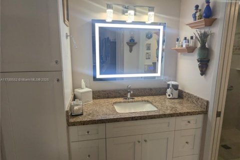 Condo in Pembroke Pines, Florida, 2 bedrooms  № 1705316 - photo 22