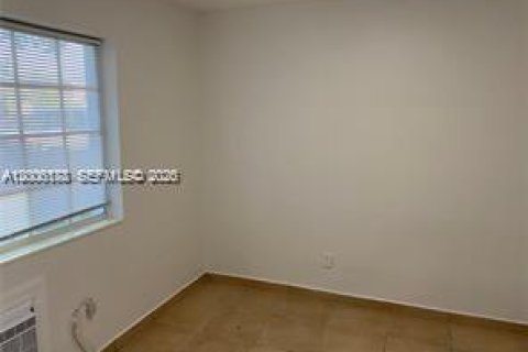 House in El Portal, Florida 1 bedroom, 321.81 sq.m. № 2075028 - photo 19