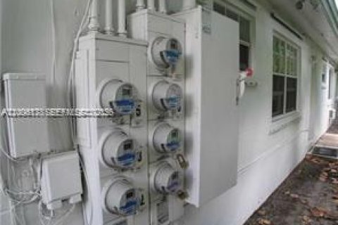 House in El Portal, Florida 1 bedroom, 321.81 sq.m. № 2075028 - photo 26