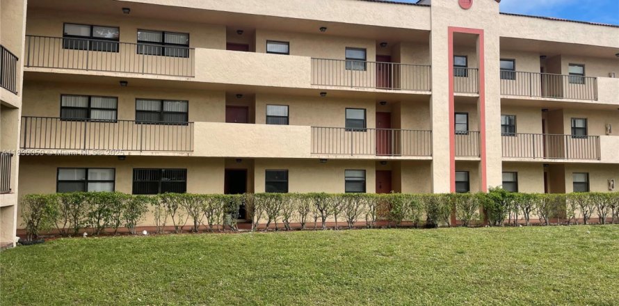 Condominio en Miramar, Florida, 3 dormitorios  № 2077698