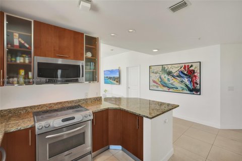 Condo in Hallandale Beach, Florida, 2 bedrooms  № 1784001 - photo 7