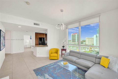 Condo in Hallandale Beach, Florida, 2 bedrooms  № 1784001 - photo 4