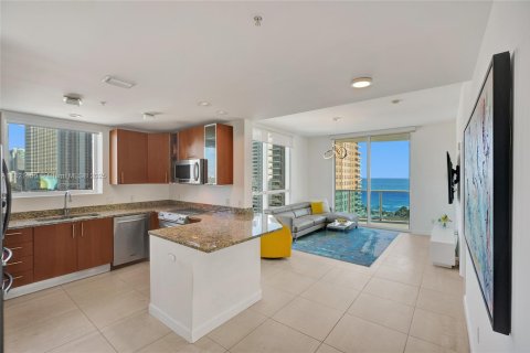 Condo in Hallandale Beach, Florida, 2 bedrooms  № 1784001 - photo 9