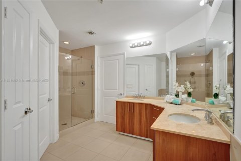 Condo in Hallandale Beach, Florida, 2 bedrooms  № 1784001 - photo 13