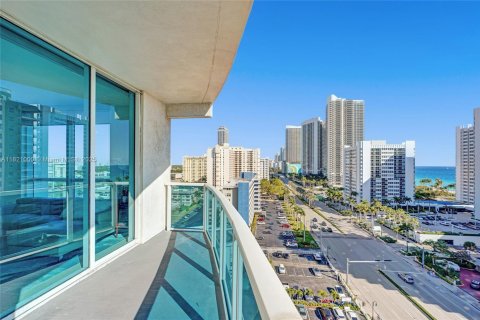 Condo in Hallandale Beach, Florida, 2 bedrooms  № 1784001 - photo 20