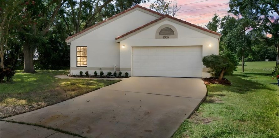 House in Winter Springs, Florida 3 bedrooms, 131.64 sq.m. № 1907587