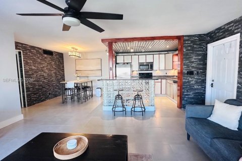 Condominio en Delray Beach, Florida, 2 dormitorios № 2024957