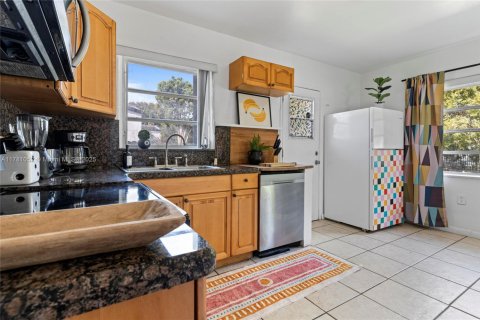 Casa en alquiler en Miami, Florida, 3 dormitorios, 102.66 m2 № 2060056 - foto 13