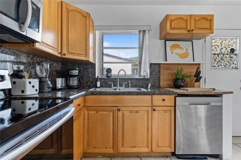 Casa en alquiler en Miami, Florida, 3 dormitorios, 102.66 m2 № 2060056 - foto 12