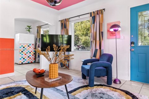 Casa en alquiler en Miami, Florida, 3 dormitorios, 102.66 m2 № 2060056 - foto 3
