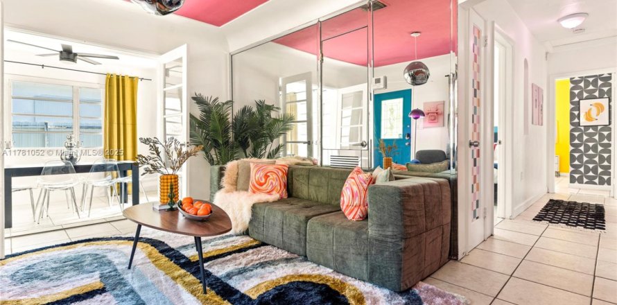 Casa en Miami, Florida 3 dormitorios, 102.66 m2 № 2060056