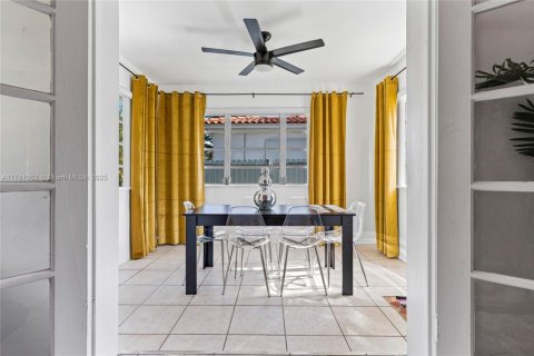 Casa en alquiler en Miami, Florida, 3 dormitorios, 102.66 m2 № 2060056 - foto 8
