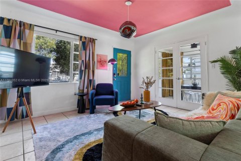 Casa en alquiler en Miami, Florida, 3 dormitorios, 102.66 m2 № 2060056 - foto 4