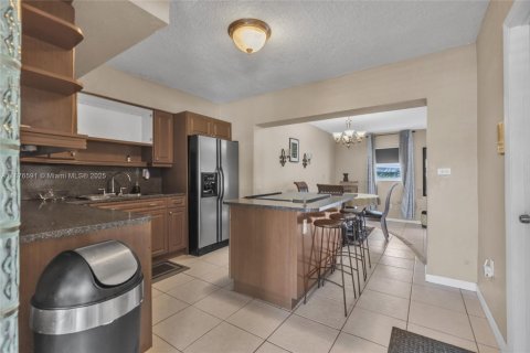 Casa en venta en Miami, Florida, 3 dormitorios, 160.54 m2 № 1925157 - foto 13