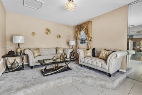 Casa en venta en Miami, Florida, 3 dormitorios, 160.54 m2 № 1925157 - foto 6