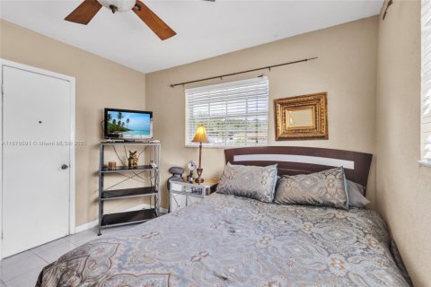 Casa en venta en Miami, Florida, 3 dormitorios, 160.54 m2 № 1925157 - foto 25