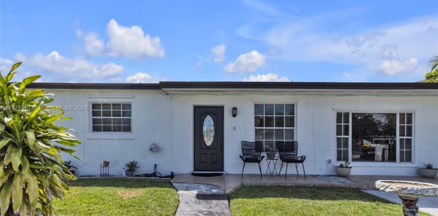 Casa en Miami, Florida 3 dormitorios, 160.54 m2 № 1925157