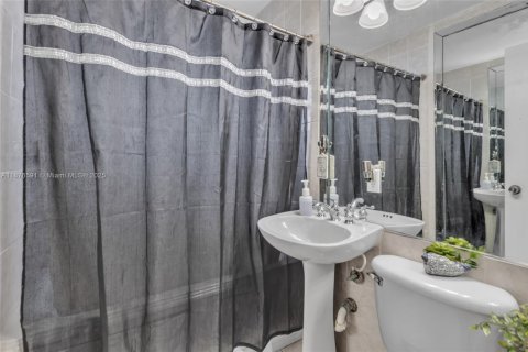 Casa en venta en Miami, Florida, 3 dormitorios, 160.54 m2 № 1925157 - foto 18