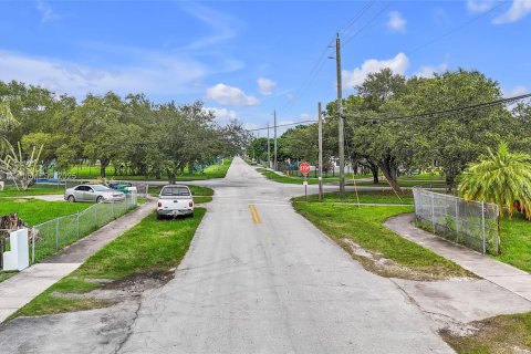 Casa en venta en Miami, Florida, 3 dormitorios, 160.54 m2 № 1925157 - foto 30