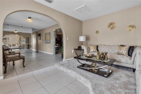 Casa en venta en Miami, Florida, 3 dormitorios, 160.54 m2 № 1925157 - foto 8