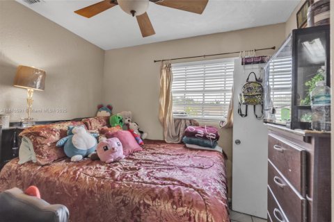 Casa en venta en Miami, Florida, 3 dormitorios, 160.54 m2 № 1925157 - foto 27
