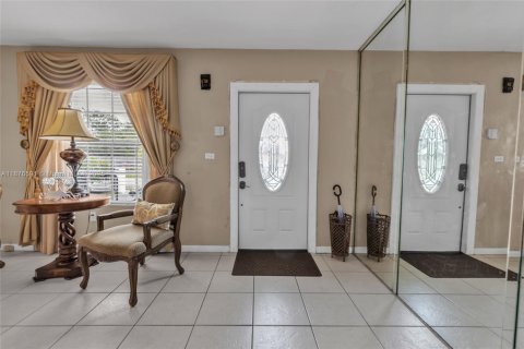 Casa en venta en Miami, Florida, 3 dormitorios, 160.54 m2 № 1925157 - foto 3