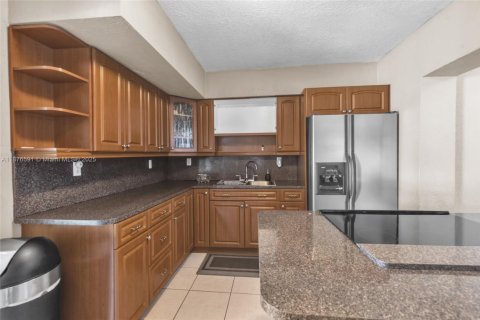 Casa en venta en Miami, Florida, 3 dormitorios, 160.54 m2 № 1925157 - foto 14