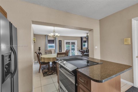 Casa en venta en Miami, Florida, 3 dormitorios, 160.54 m2 № 1925157 - foto 15