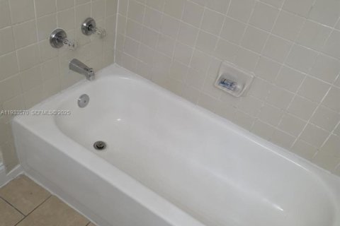 Condominio en alquiler en Orlando, Florida, 1 dormitorio, 60.39 m2 № 1991318 - foto 6