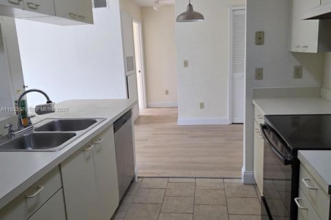 Condominio en alquiler en Orlando, Florida, 1 dormitorio, 60.39 m2 № 1991318 - foto 2