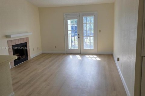 Condominio en alquiler en Orlando, Florida, 1 dormitorio, 60.39 m2 № 1991318 - foto 3