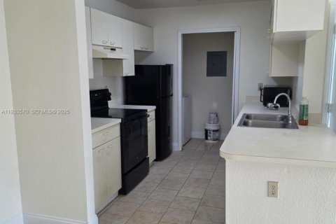 Condominio en alquiler en Orlando, Florida, 1 dormitorio, 60.39 m2 № 1991318 - foto 5