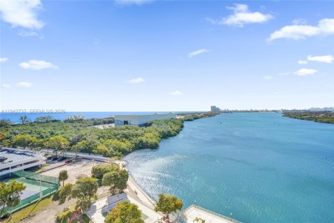 Кондоминиум с 2 спальнями в Санни-Айлс-Бич, Флорида № 2017922