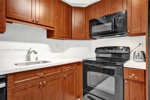 Купить кондоминиум в Санни-Айлс-Бич, Флорида 2 спальни, 113.34м2, № 2017922 - фото 26