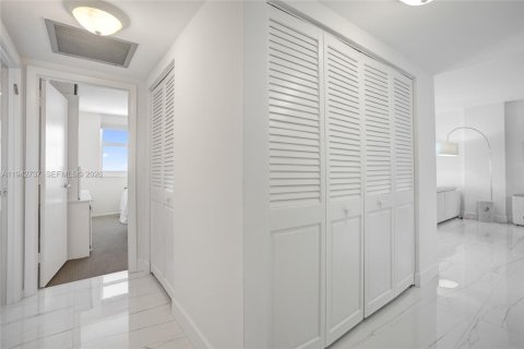 Купить кондоминиум в Санни-Айлс-Бич, Флорида 2 спальни, 113.34м2, № 2017922 - фото 22