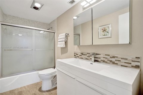 Купить кондоминиум в Санни-Айлс-Бич, Флорида 2 спальни, 113.34м2, № 2017922 - фото 21