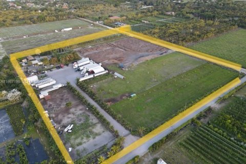 Купить коммерческую недвижимость в Майами, Флорида № 2051898 - фото 2